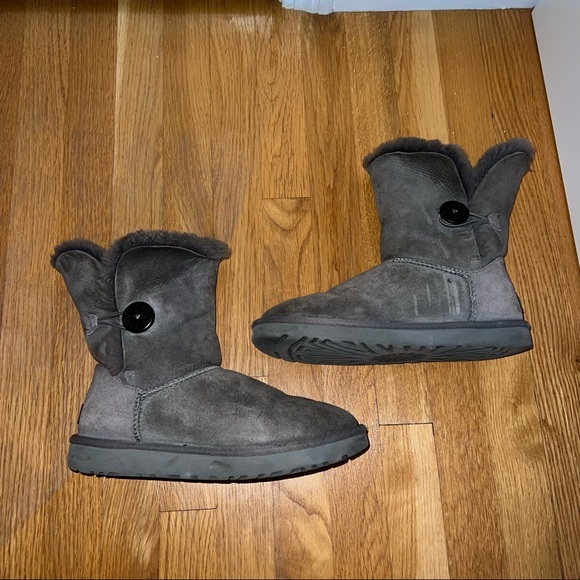 Bailey button uggs - Picture 1 of 7